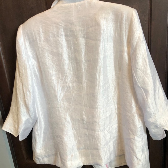Women’s plus size white blazer - Picture 3 of 4